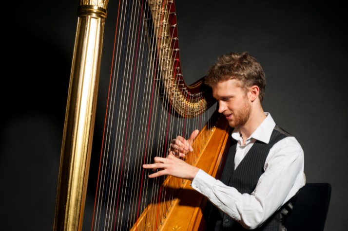 Oliver Wass harp