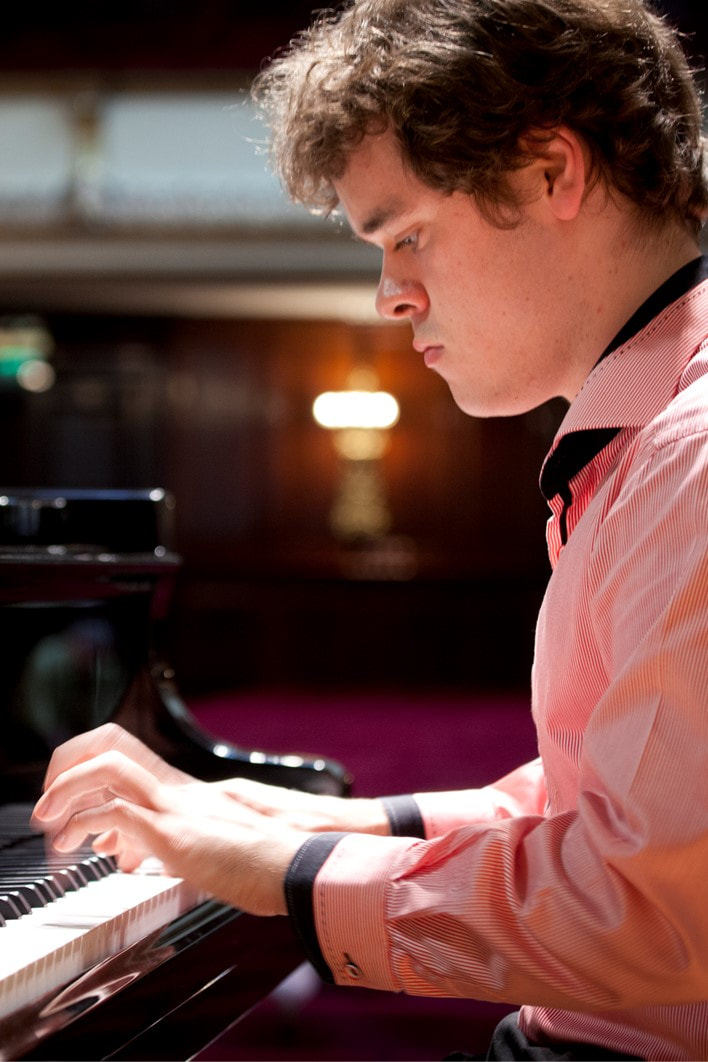 Benjamin Grosvenor piano