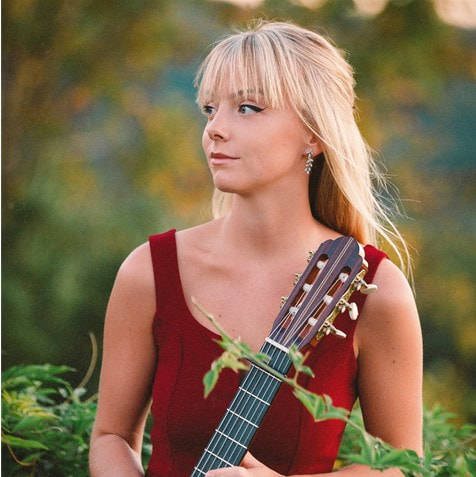 Alexandra Whittingham, guitar