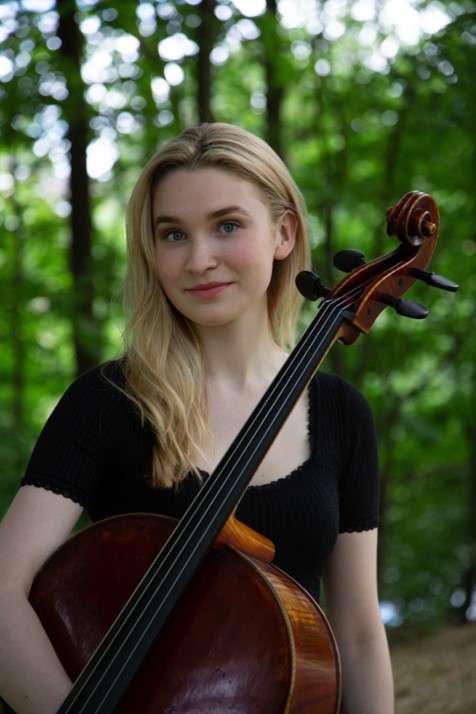 Sophie Kauer, cello